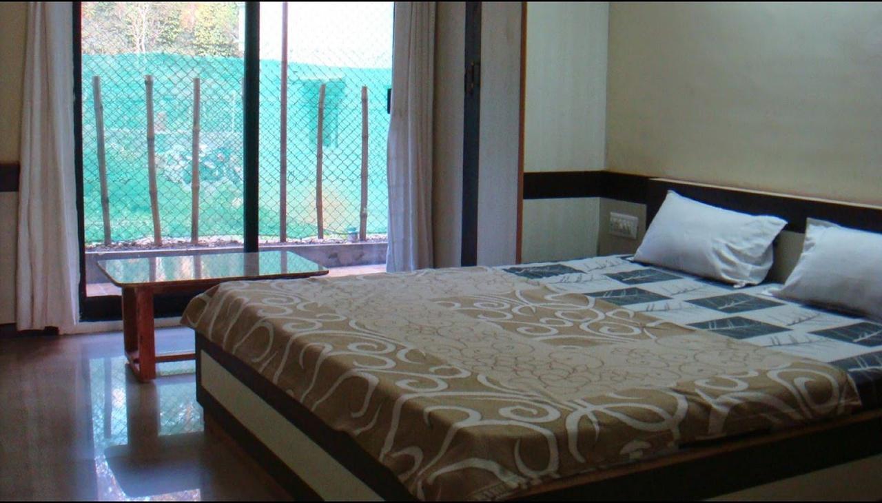 לינה וארוחת בוקר ירקאוד Sri Durga Residency מראה חיצוני תמונה